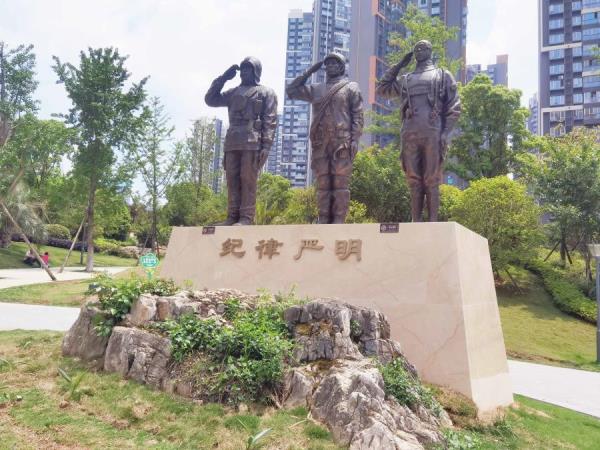 纪律严明-雀翎消防主题公园 